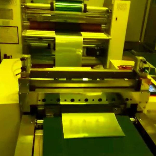 全自动压膜技术在LED制造中的革新实践